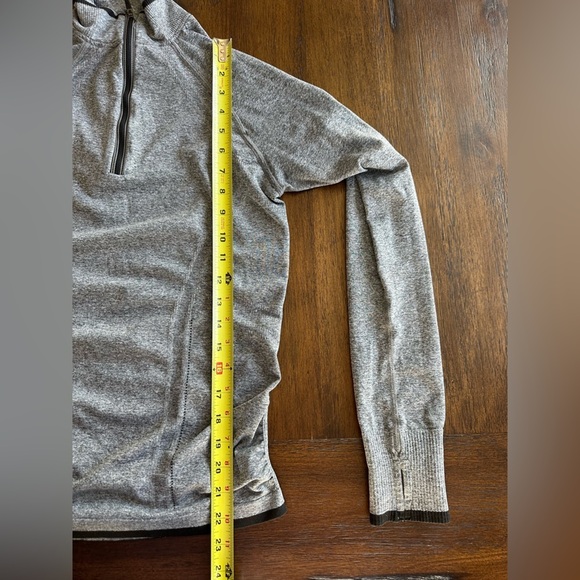 Athleta Fastest Track Gray Long Sleeve Quarter-Zip Pullover- size Medium - Picture 7 of 7